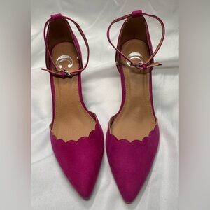 Like New Faux Suede Hot Pink Scalloped Heals - Size 9